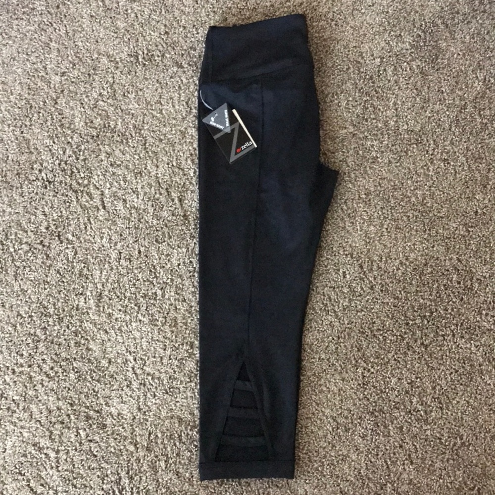 Zella Capri length black leggings M